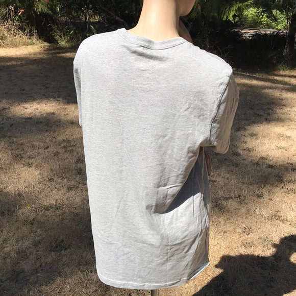 🆕J.Crew “Love Is The Way” Graphic Gray T-Shirt Brand New - Picture 4 of 6